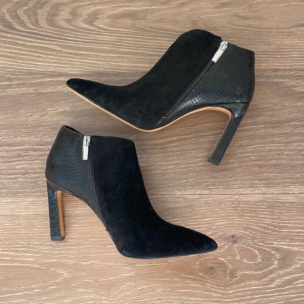VINCE CAMUTO Selsta black heels